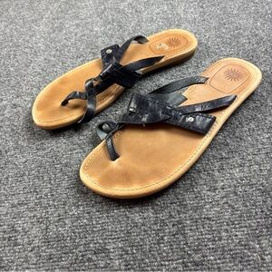 UGG Women’s Black Leather Toe Strap Strappy Sandals size: 11